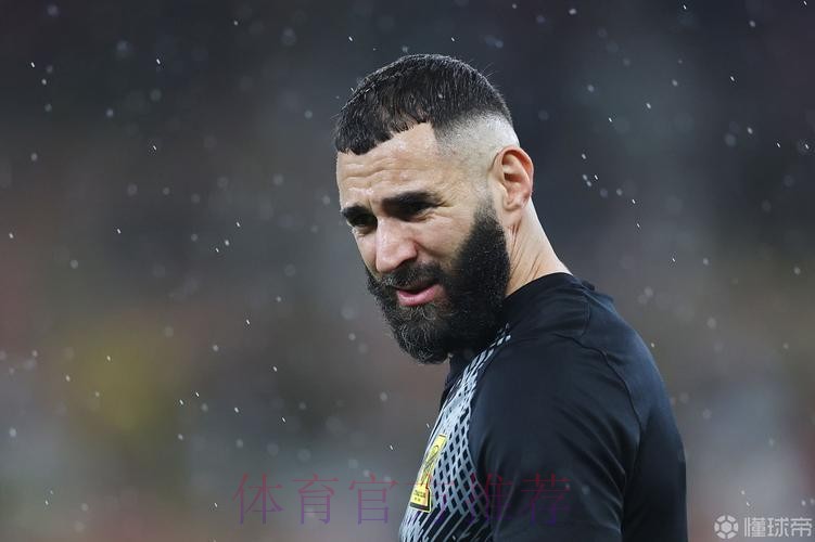 本泽马疑回应争议:狗在叫的时候 我在继续前进 本泽马疑回应争议:狗在叫的时候 我在继续前进